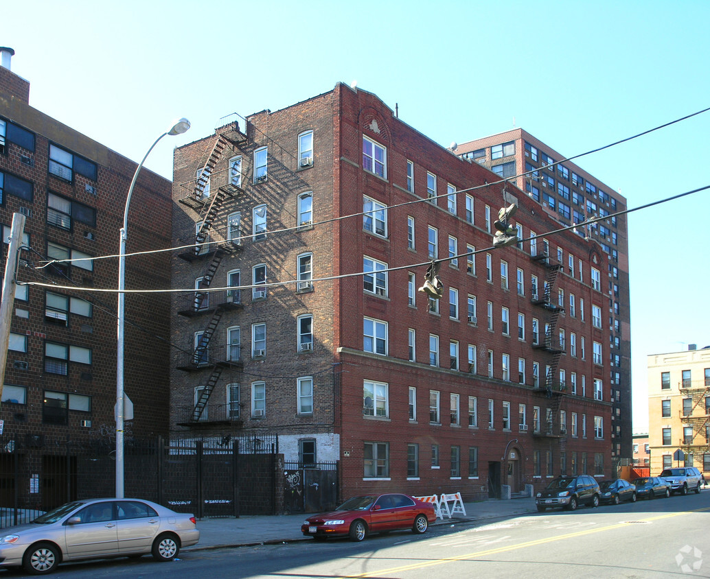 Primary Photo - 2254 Crotona Ave