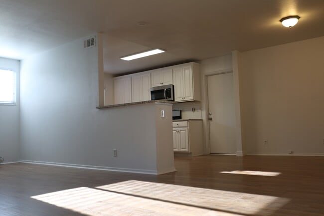 Building Photo - 3 Bedroom 2 Bath plus bonus room in ideal ...