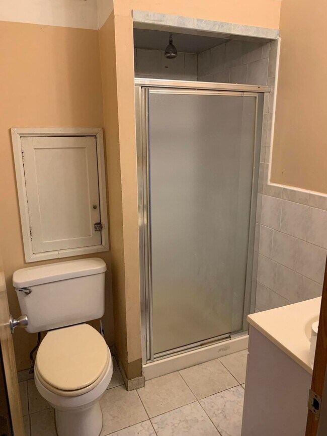 bathroom photo 1 - 4117 L St