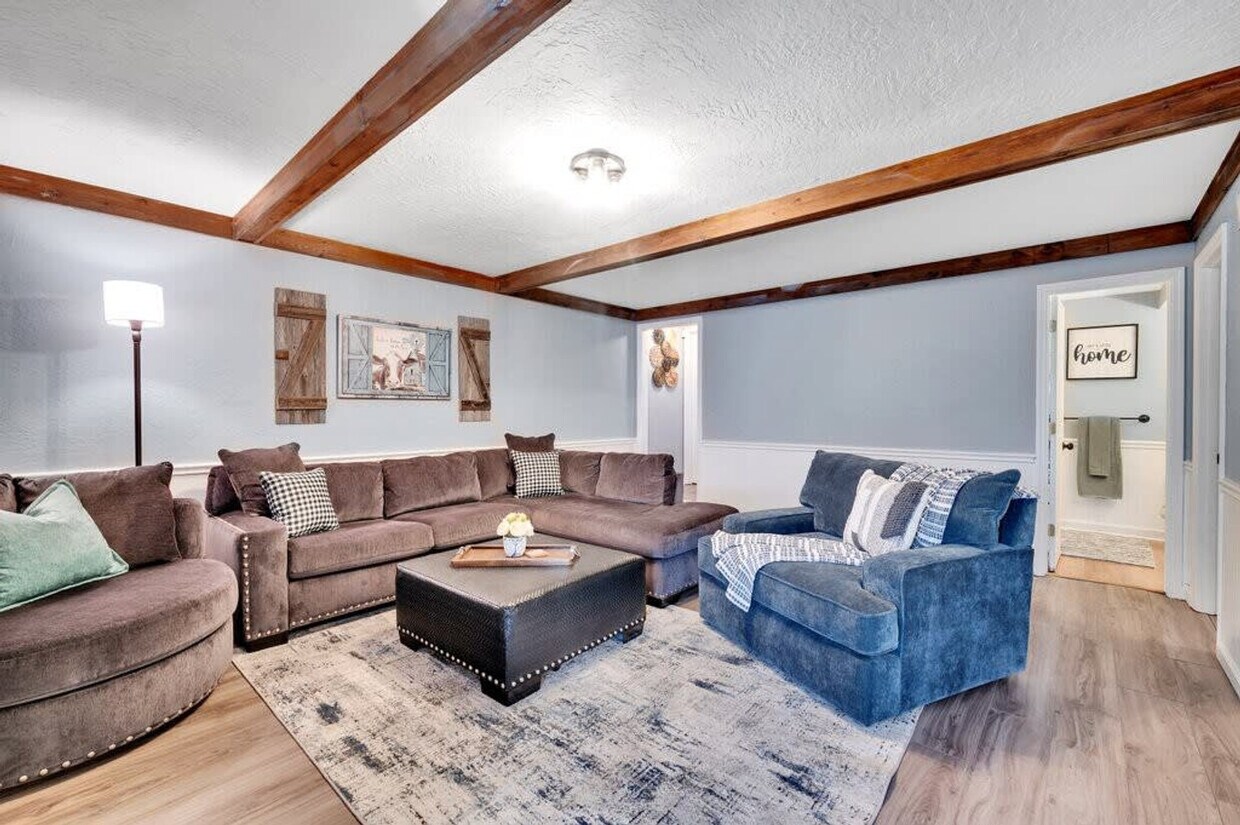 Primary Photo - 10 High Meadows Dr