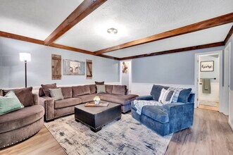 Building Photo - 10 High Meadows Dr