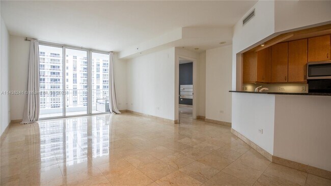 Foto del edificio - 801 Brickell Key Blvd