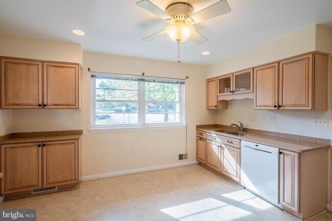 Foto del edificio - 6608 Fairlawn Dr