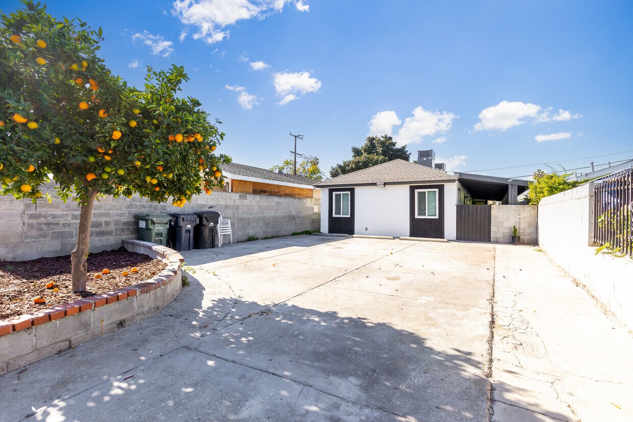 15725 S Frailey Ave, Compton, CA 90221 Townhome Rentals in Compton CA