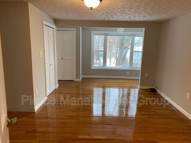Foto del edificio - 939 Maplewood Ave