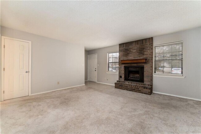 Foto del edificio - Charming 2 Bed, 2 Bath, 2-Story Condominiu...