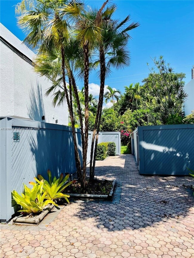 Building Photo - 2180 Brickell Ave