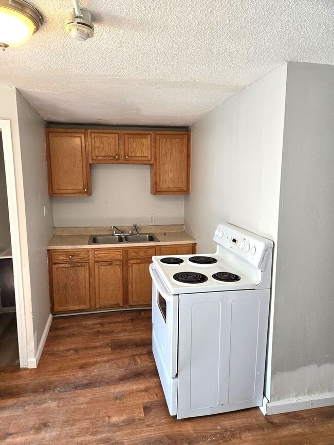 Building Photo - 31 Beecher St