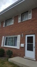 Building Photo - 1122 N Boxwood Dr