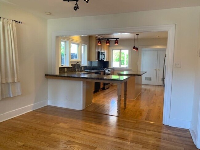 Building Photo - Charming 3 Bedroom Home in Monrovia