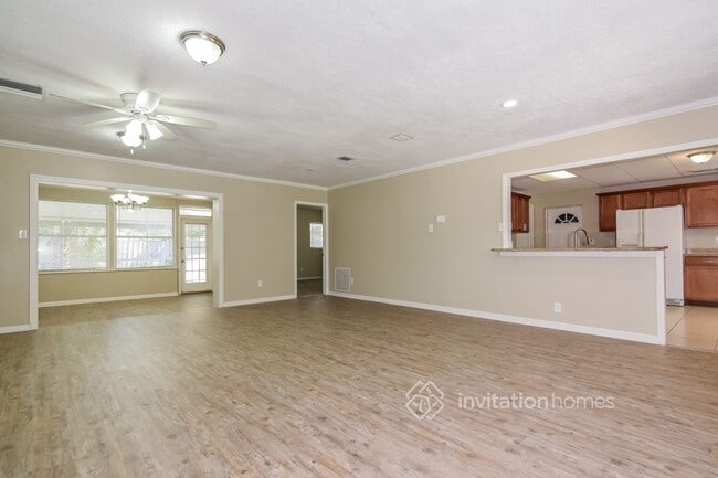 Foto del edificio - 2554 Lake Ellen Cir