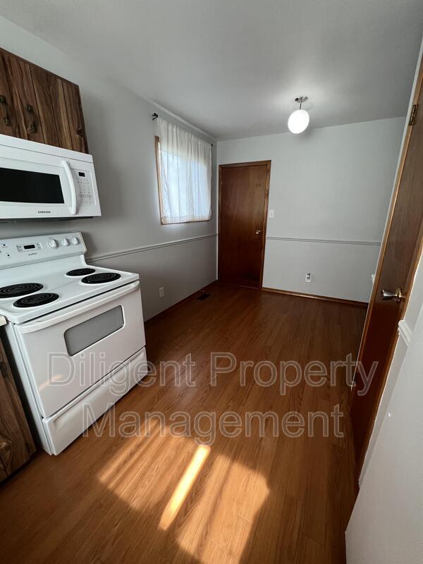 Building Photo - 926 Dainard Dr