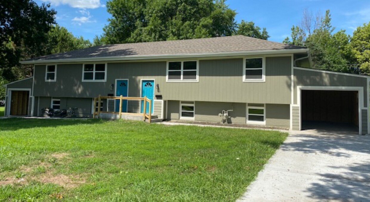Primary Photo - Olathe Duplex