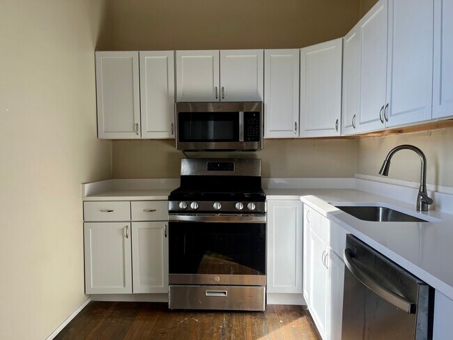 Foto del edificio - 3765 N Kenmore Ave