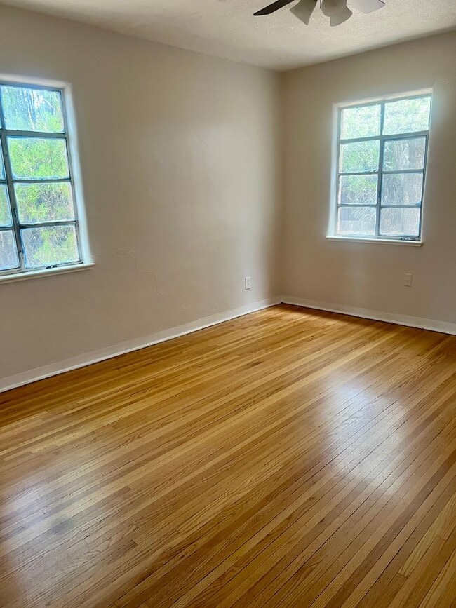 Building Photo - Unit 1406 1/2