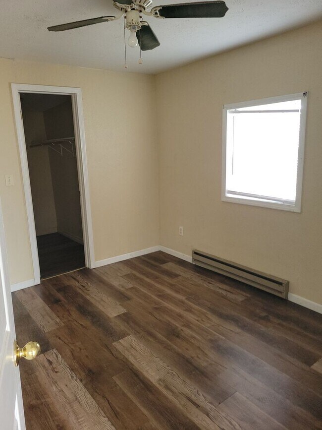 Foto del edificio - January Special $500 Rent.   Lease has to be done in January.