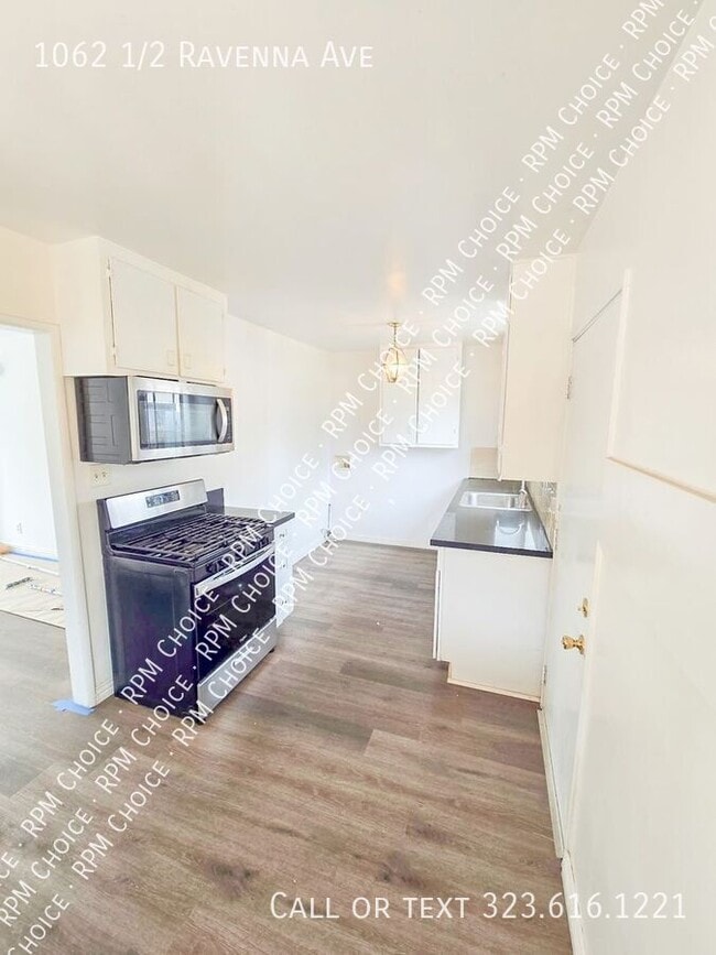 Foto del edificio - 1062 1/2 Ravenna Ave-