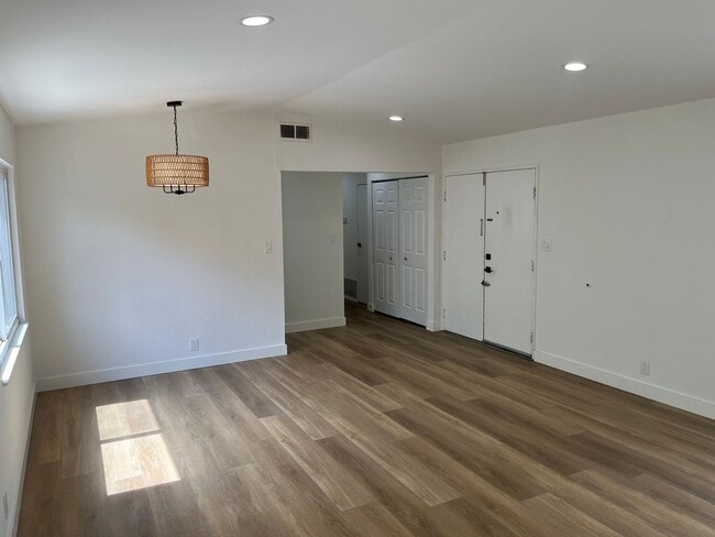 Foto del edificio - Remodeled Cupertino Gem in Top-Rated School District!