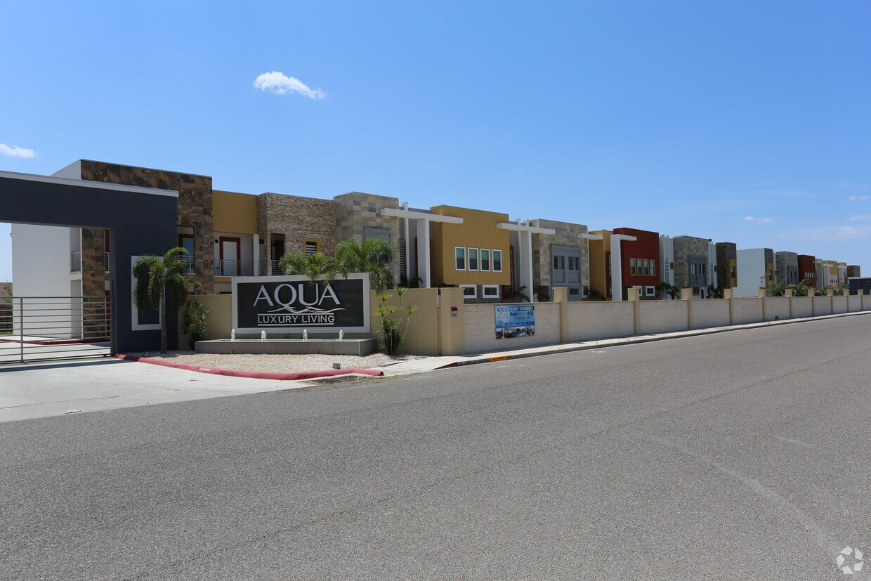 Aqua Luxury Living Townhomes for Rent Mission, TX
