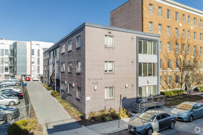 Foto del edificio - 1423 Newton St NW