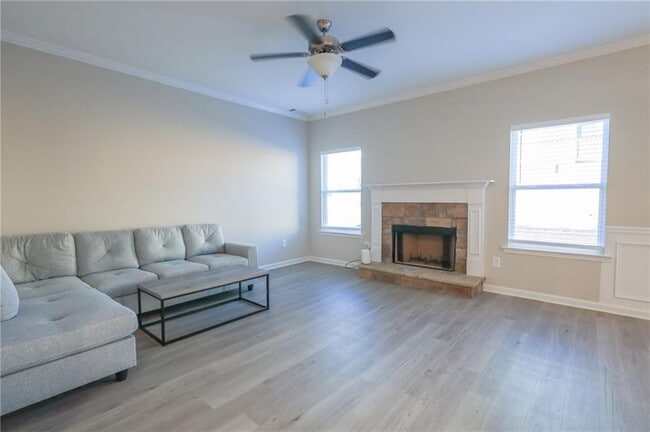 Building Photo - 225 Eva Wy