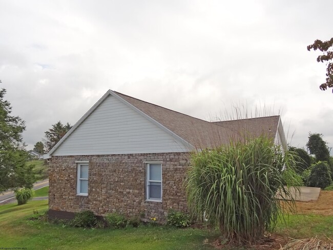 Foto del edificio - 2726 Stewartstown Rd