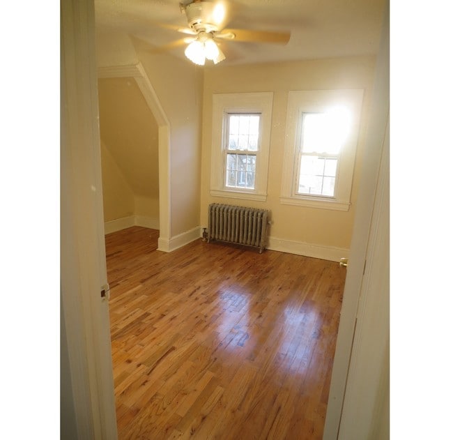 Foto del edificio - 583 E 2nd St