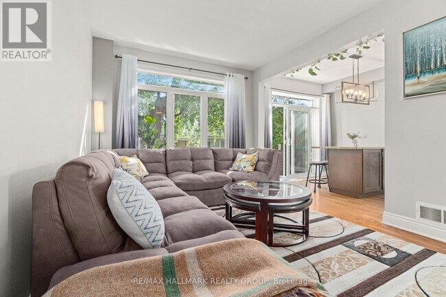 Building Photo - 999 Pinecrest Rd