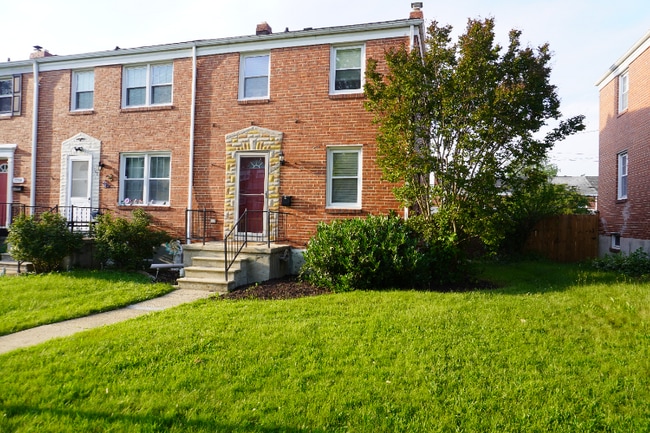 Building Photo - 1710 Weston Ave