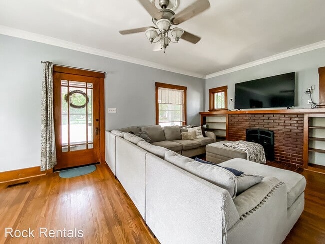 Building Photo - 4 br, 2.5 bath House - 1828 N Main