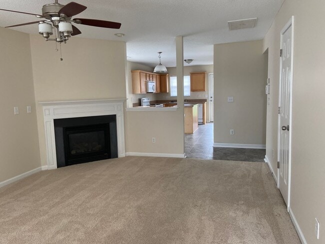 Foto del edificio - ~~~ Like New 4 Bedroom Townhome  ~~~