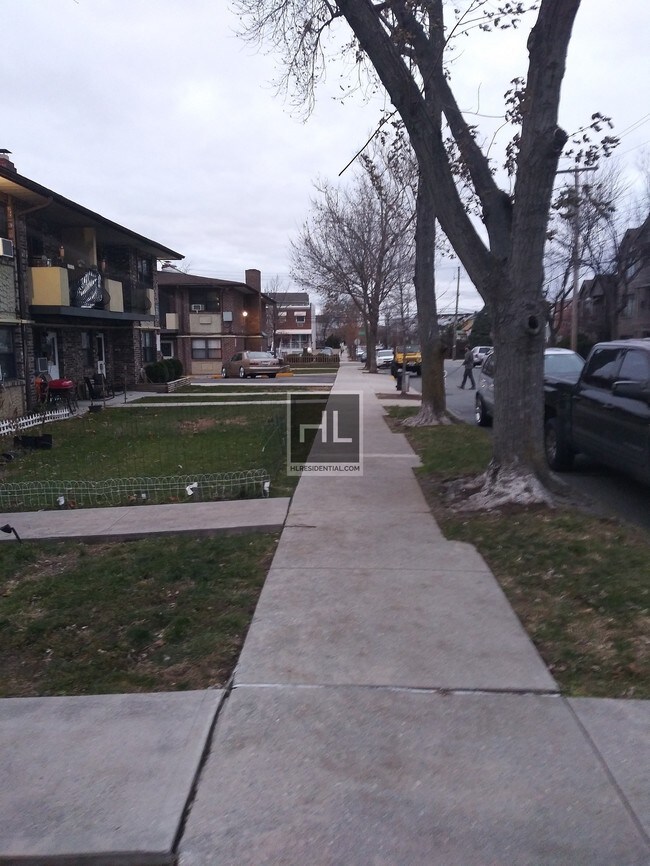 Building Photo - Harding Avenue