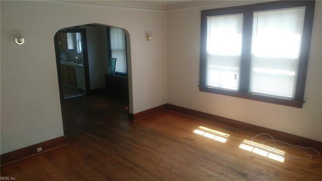 Building Photo - 3726 Essex Cir