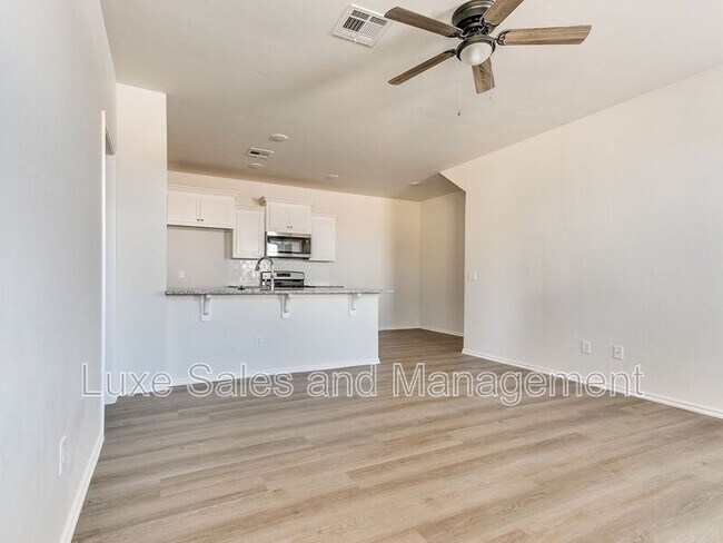Building Photo - 10518 Utica Dr