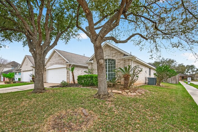 Building Photo - 3143 Oakwood Run Dr