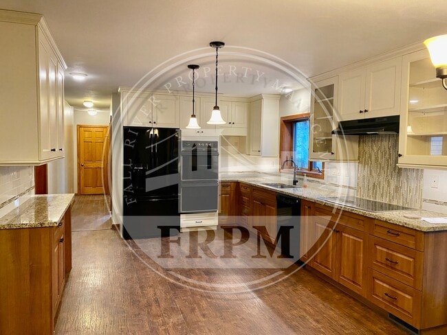 Building Photo - {16 Hattie Brown Lane, Bristol, RI} 4 bedr...