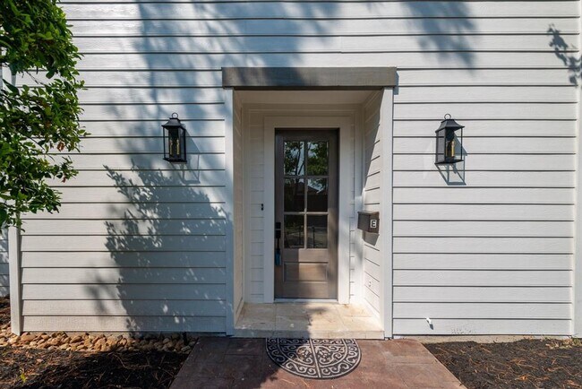 Foto del edificio - 7703 Bobbitt Ln