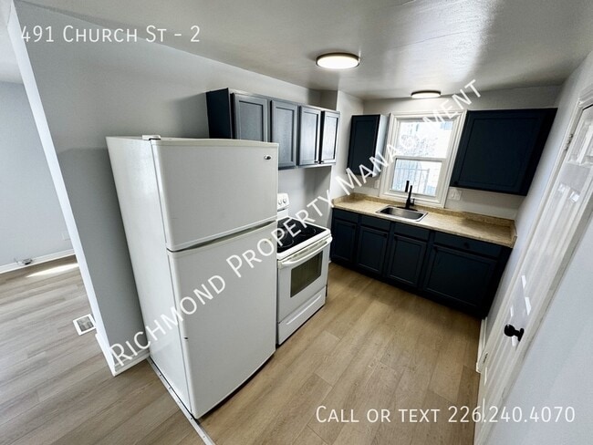 Building Photo - 491 Church St