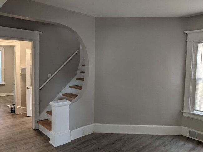 Building Photo - Don't miss out call RENU Property Manageme...
