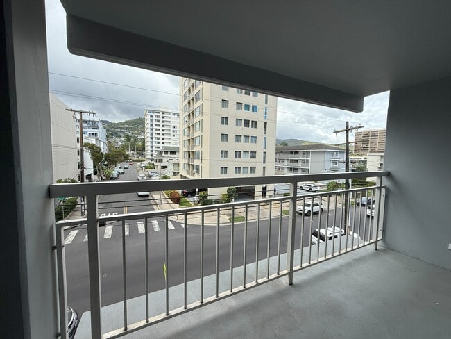 Balcony - 1621 Dole St
