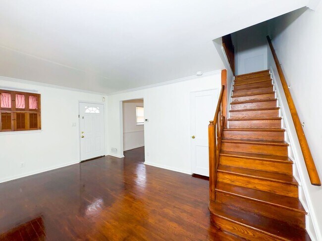 Foto del edificio - 12040 Valleywood Dr