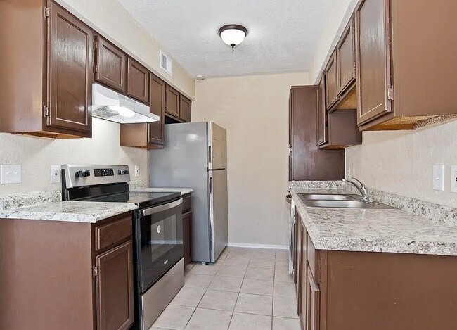 Foto del edificio - 8117 Foxfire Ln