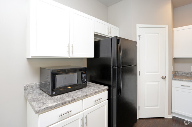 Kitchen - Danamere Village Townhomes