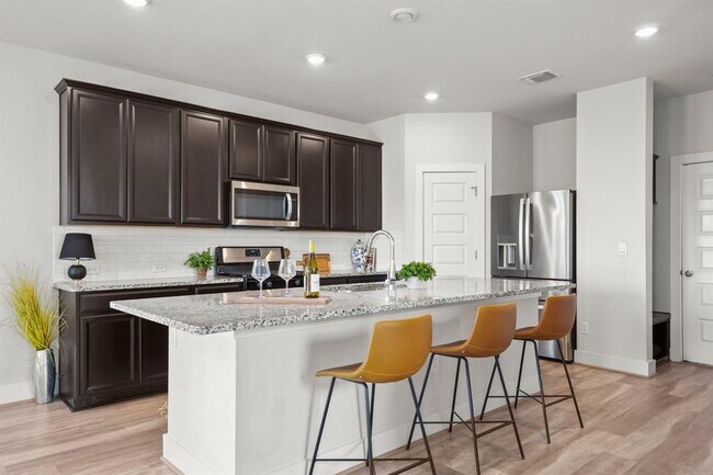 Foto del edificio - 7118 Silver Star Ln
