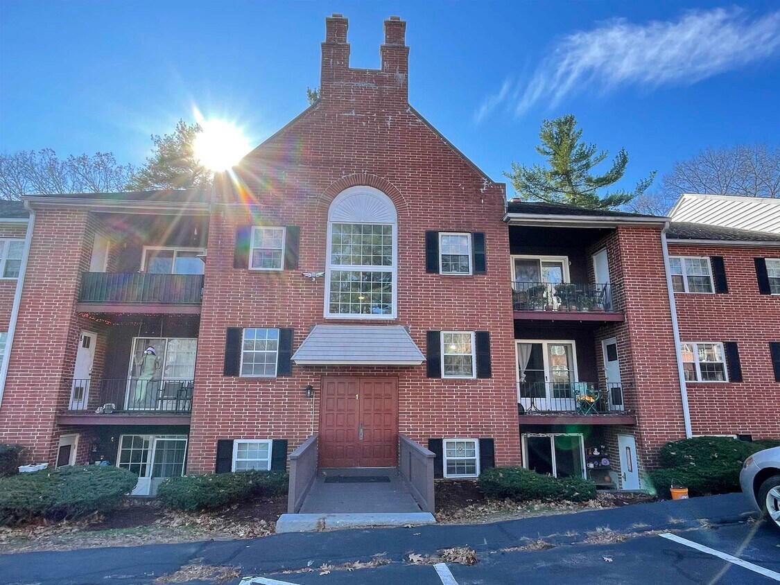 1 Louisburg Square Unit 11, Nashua, NH 03060 Condo for Rent in Nashua