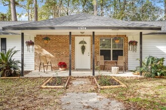 Building Photo - 17078 Oak Grove Ln