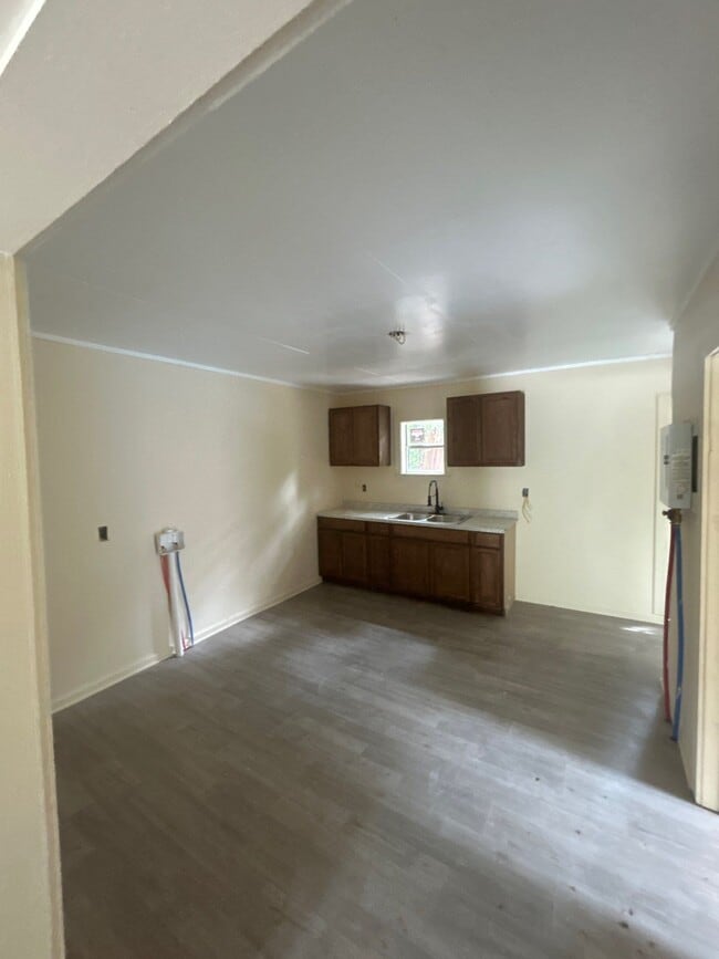 Building Photo - 825 Powell Rhodes Dr
