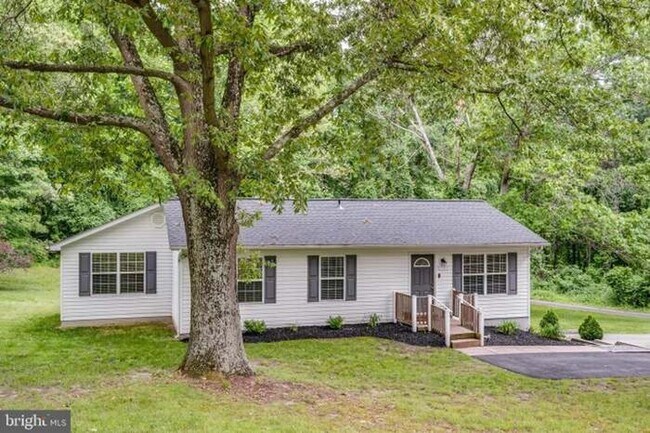 Foto del edificio - 3757 Hunting Creek Rd