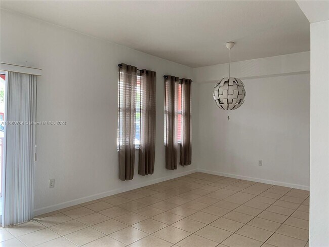 Foto del edificio - 10902 NW 83rd St