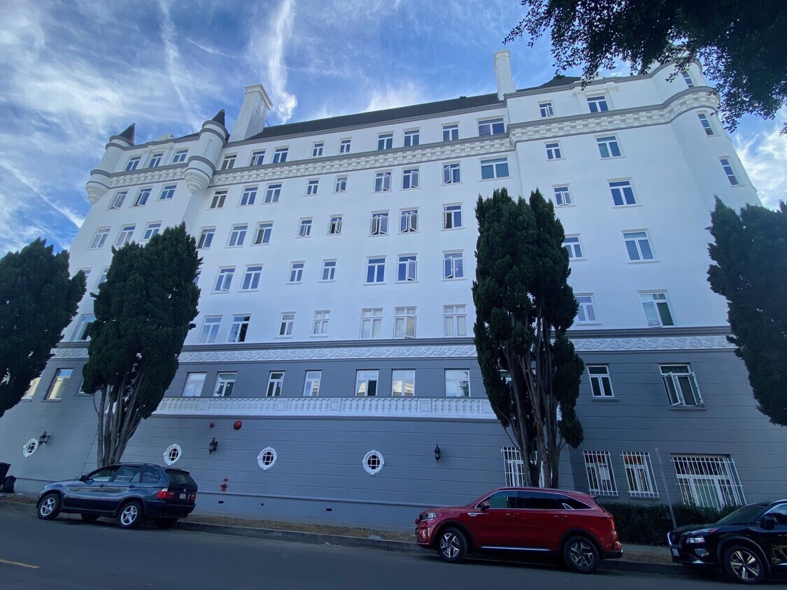 DON St. Germaine Apartments in Los Angeles, CA